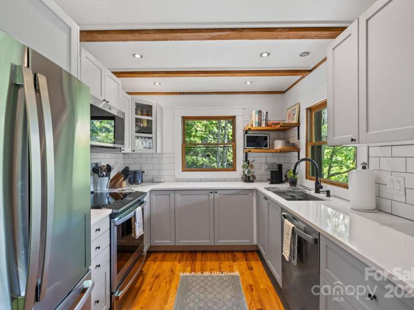 131 John Knox Road, Montreat, NC 28757.  MLS# CAR4254614, YatesRealty ID 15300. Kitchen