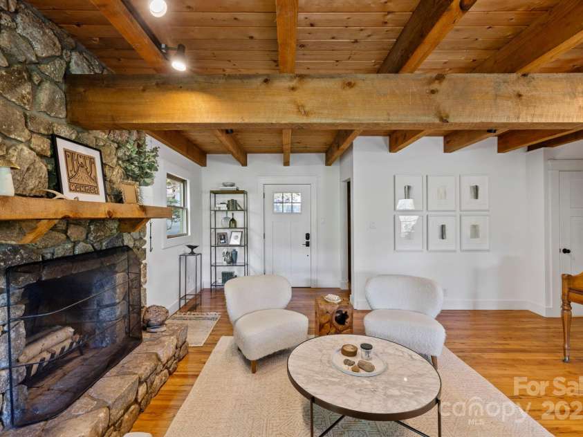 131 John Knox Road, Montreat, NC 28757.  MLS# CAR4254614, YatesRealty ID 15300. Living Room