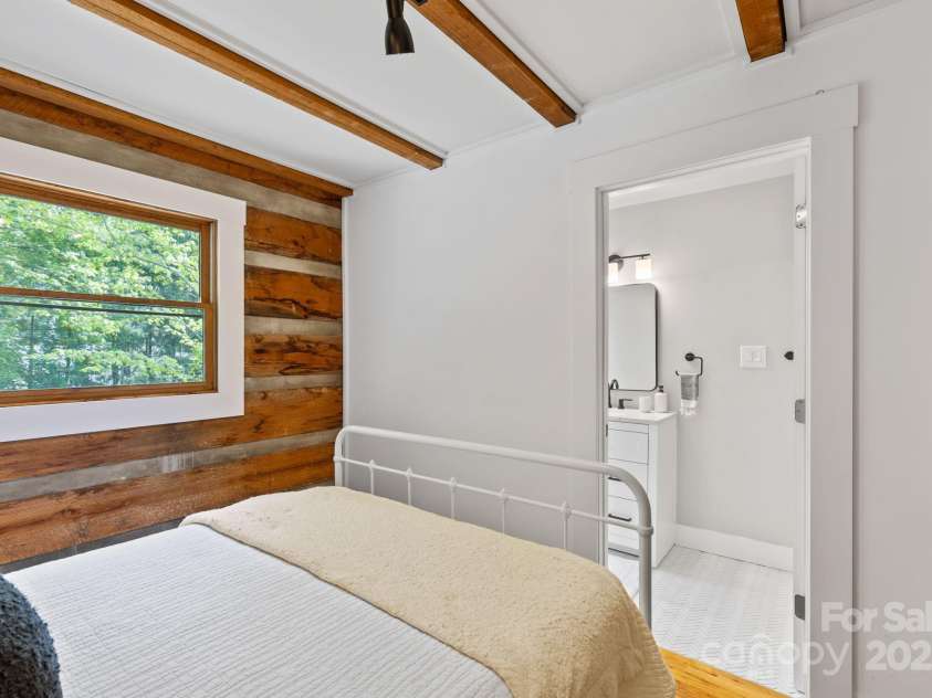 131 John Knox Road, Montreat, NC 28757.  MLS# CAR4254614, YatesRealty ID 15300. Main Level Bedroom