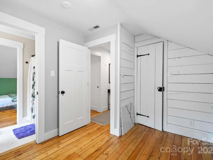 131 John Knox Road, Montreat, NC 28757.  MLS# CAR4254614, YatesRealty ID 15300. Upper Level Bedroom