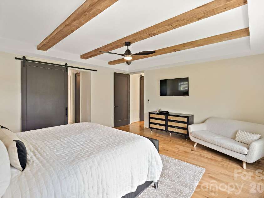 2652 Chesterfield Avenue, Charlotte, NC 28205.  MLS# CAR4369111, YatesRealty ID 15300. 