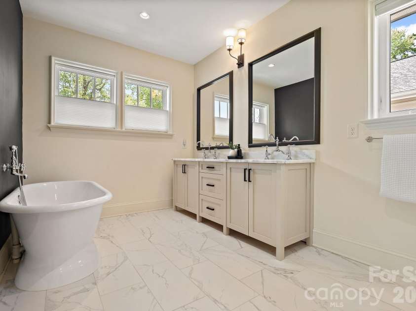 2652 Chesterfield Avenue, Charlotte, NC 28205.  MLS# CAR4369111, YatesRealty ID 15300. 