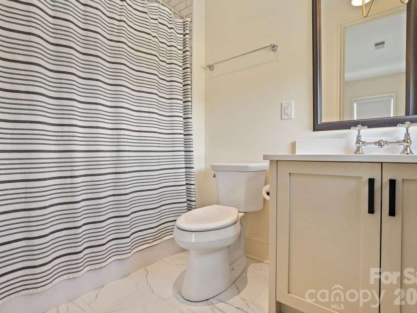 2652 Chesterfield Avenue, Charlotte, NC 28205.  MLS# CAR4369111, YatesRealty ID 15300. 