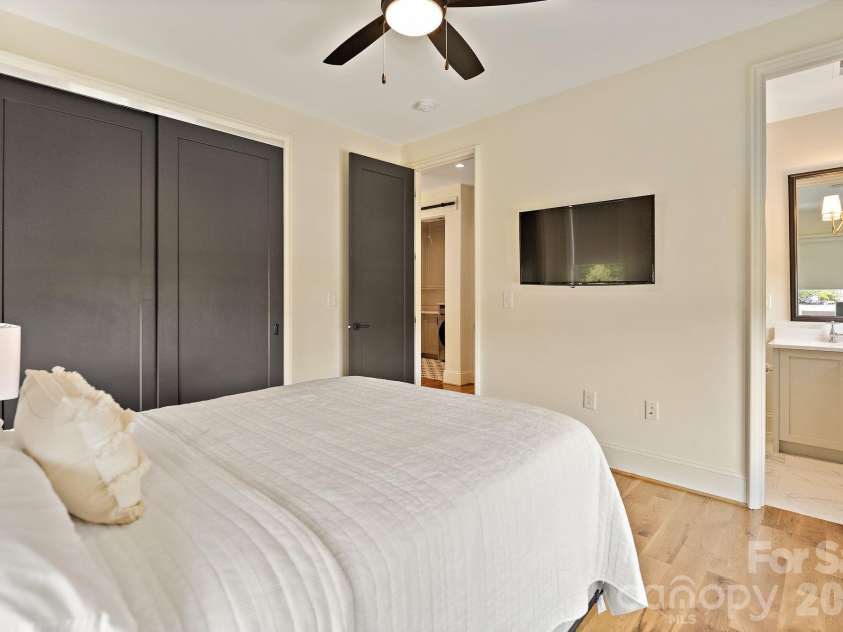2652 Chesterfield Avenue, Charlotte, NC 28205.  MLS# CAR4369111, YatesRealty ID 15300. 