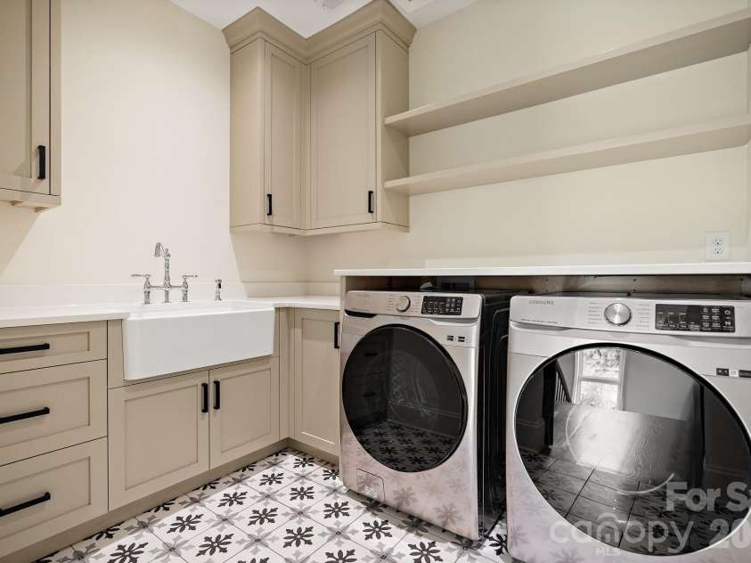 2652 Chesterfield Avenue, Charlotte, NC 28205.  MLS# CAR4369111, YatesRealty ID 15300. 