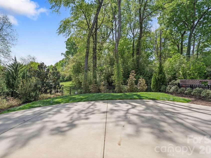 2652 Chesterfield Avenue, Charlotte, NC 28205.  MLS# CAR4369111, YatesRealty ID 15300. 