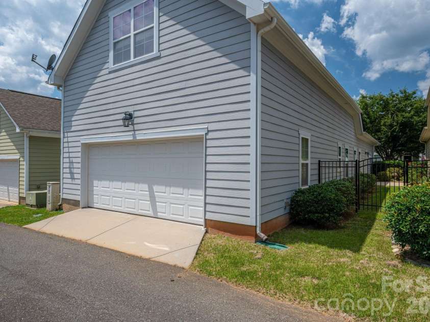 6033 Bountiful Street, Belmont, NC 28012.  MLS# CAR4329365, YatesRealty ID 15301. 