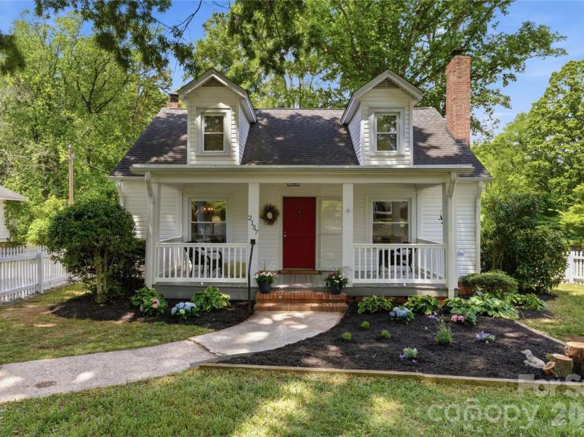 2137 Lanier Avenue, Charlotte, NC 28205.  MLS# CAR4371428, YatesRealty ID 15302. 