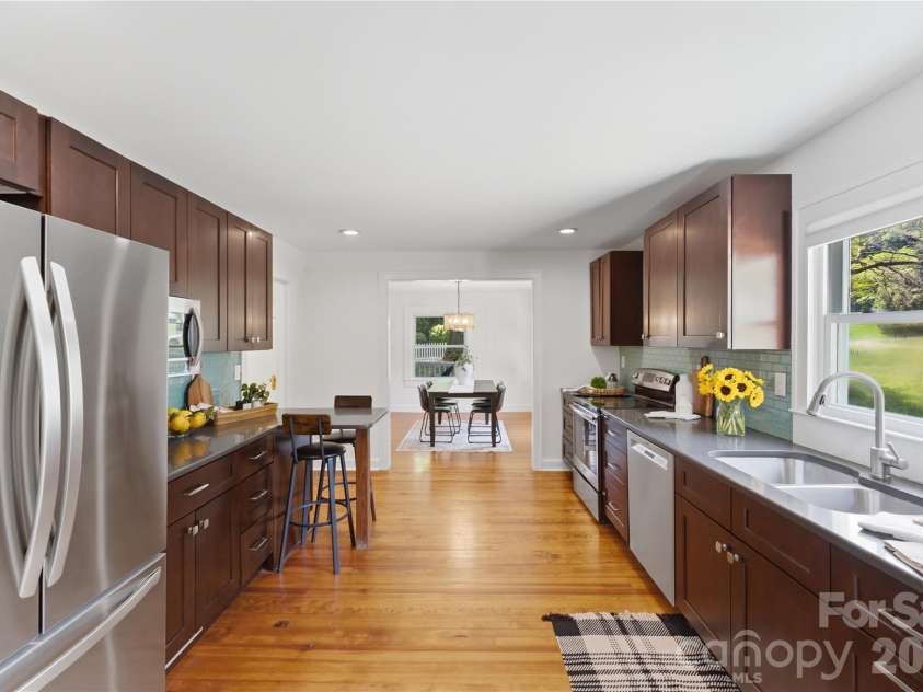 2137 Lanier Avenue, Charlotte, NC 28205.  MLS# CAR4371428, YatesRealty ID 15302. 