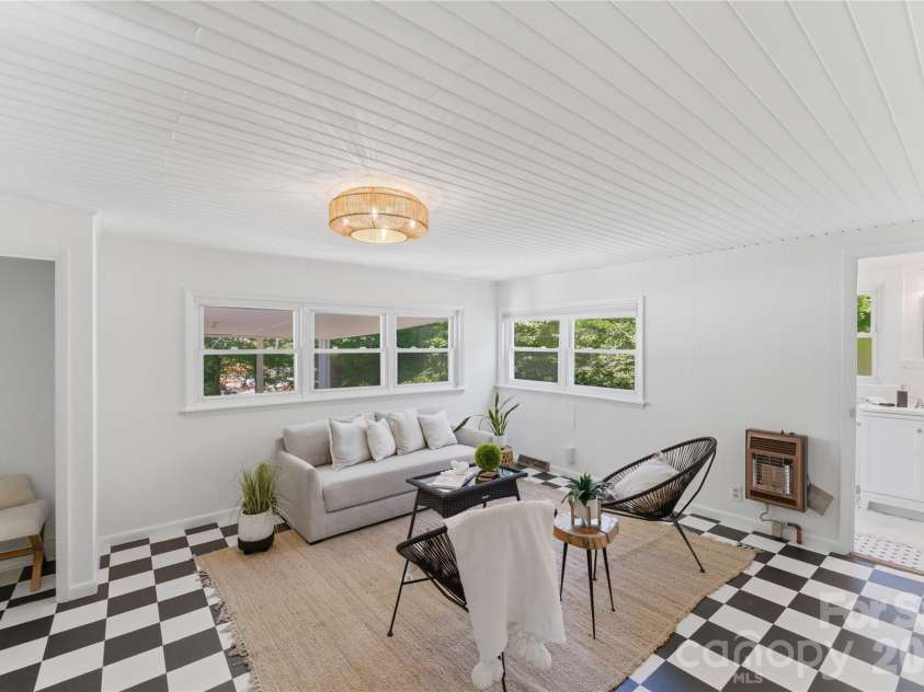 2137 Lanier Avenue, Charlotte, NC 28205.  MLS# CAR4371428, YatesRealty ID 15302. 