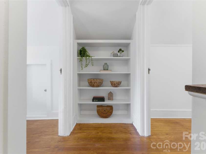2137 Lanier Avenue, Charlotte, NC 28205.  MLS# CAR4371428, YatesRealty ID 15302. 