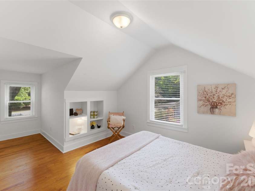 2137 Lanier Avenue, Charlotte, NC 28205.  MLS# CAR4371428, YatesRealty ID 15302. 