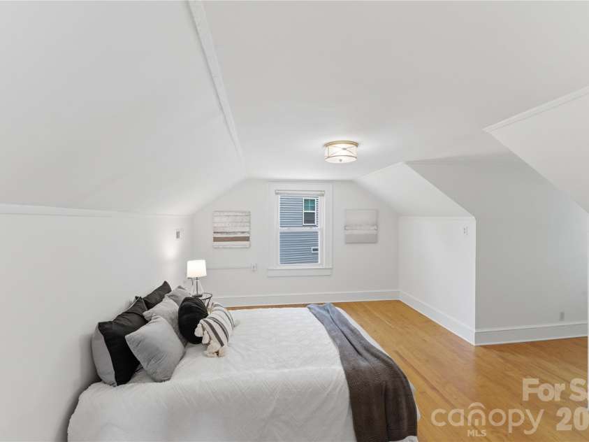 2137 Lanier Avenue, Charlotte, NC 28205.  MLS# CAR4371428, YatesRealty ID 15302. 