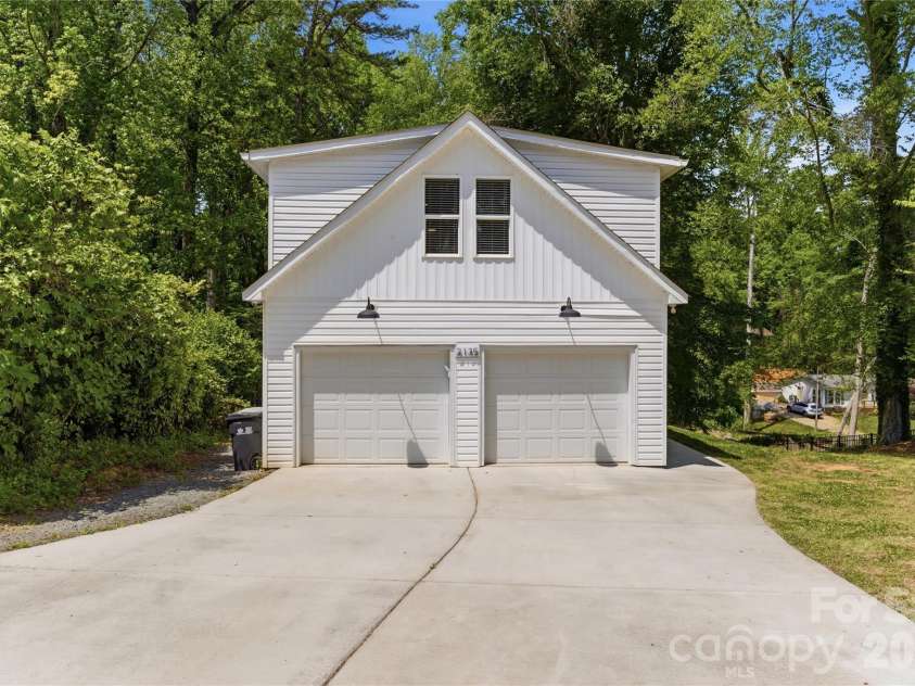 2137 Lanier Avenue, Charlotte, NC 28205.  MLS# CAR4371428, YatesRealty ID 15302. 