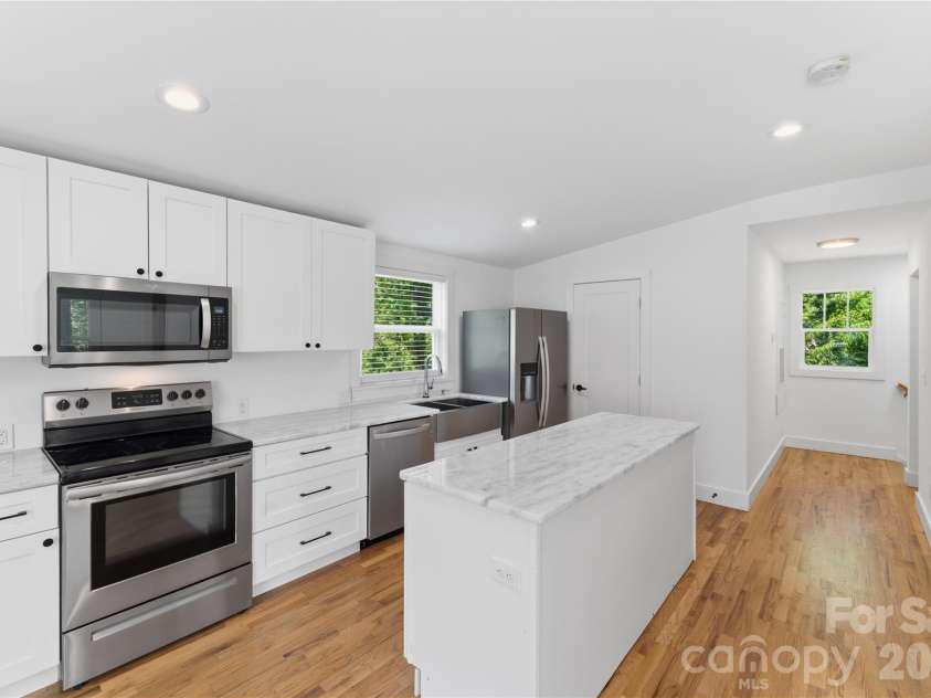 2137 Lanier Avenue, Charlotte, NC 28205.  MLS# CAR4371428, YatesRealty ID 15302. 