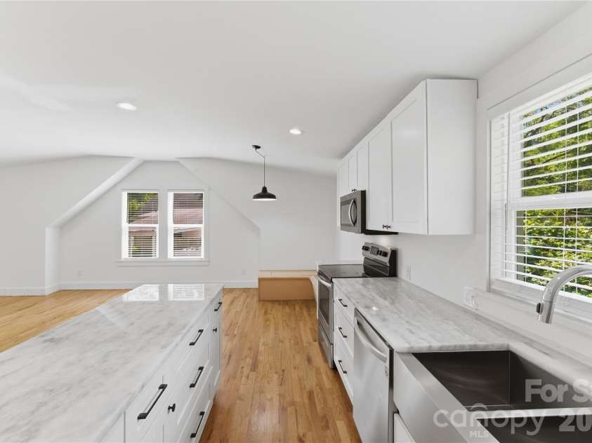 2137 Lanier Avenue, Charlotte, NC 28205.  MLS# CAR4371428, YatesRealty ID 15302. 