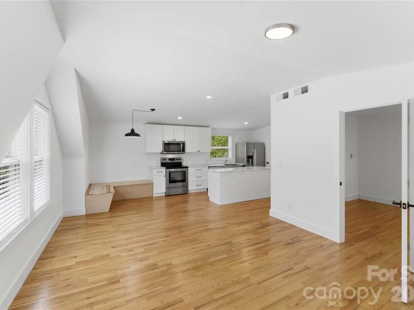 2137 Lanier Avenue, Charlotte, NC 28205.  MLS# CAR4371428, YatesRealty ID 15302. 