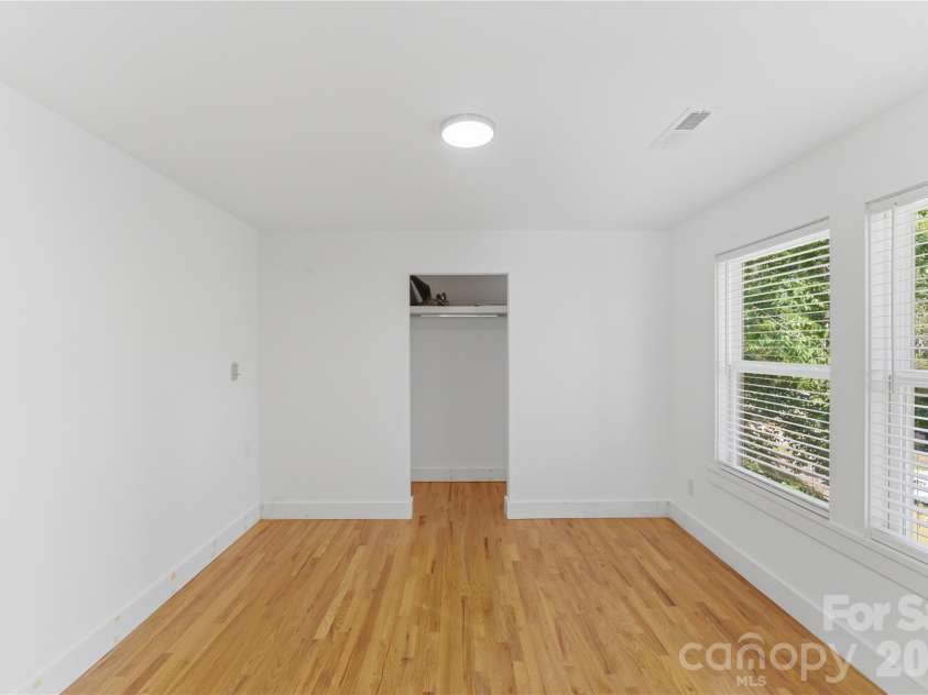 2137 Lanier Avenue, Charlotte, NC 28205.  MLS# CAR4371428, YatesRealty ID 15302. 