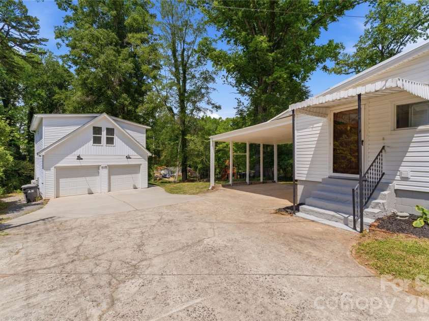 2137 Lanier Avenue, Charlotte, NC 28205.  MLS# CAR4371428, YatesRealty ID 15302. 