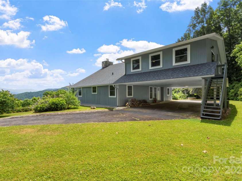 891 Moonshine Mountain Road, Burnsville, NC 28714.  MLS# CAR4261135, YatesRealty ID 15302. 