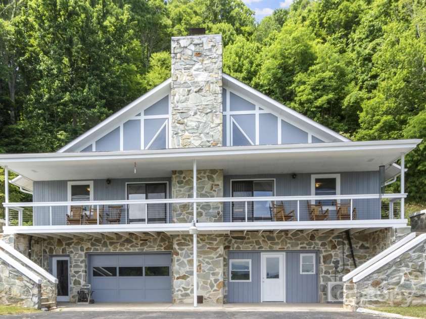 891 Moonshine Mountain Road, Burnsville, NC 28714.  MLS# CAR4261135, YatesRealty ID 15302. 