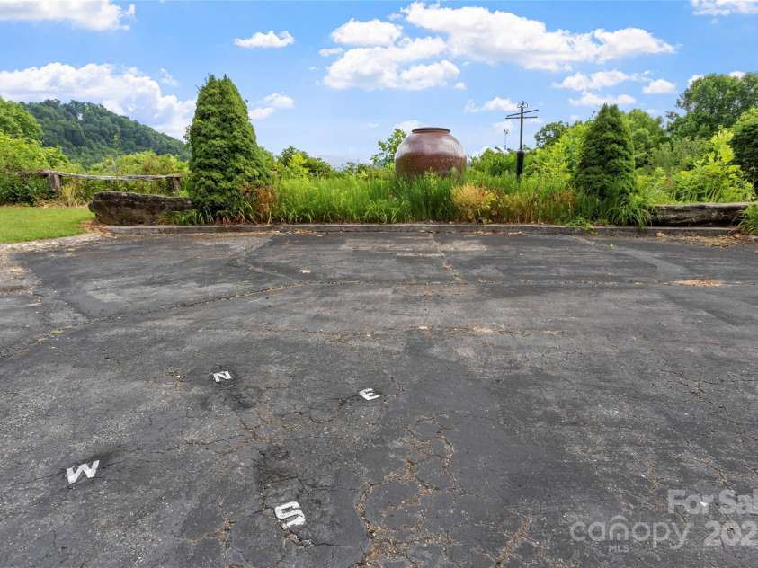 891 Moonshine Mountain Road, Burnsville, NC 28714.  MLS# CAR4261135, YatesRealty ID 15302. 