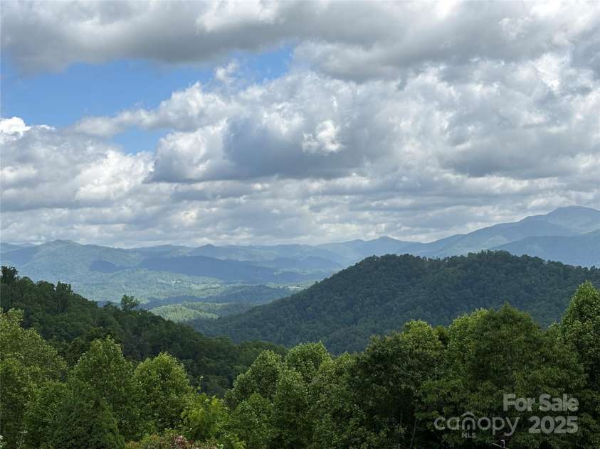891 Moonshine Mountain Road, Burnsville, NC 28714.  MLS# CAR4261135, YatesRealty ID 15302. 