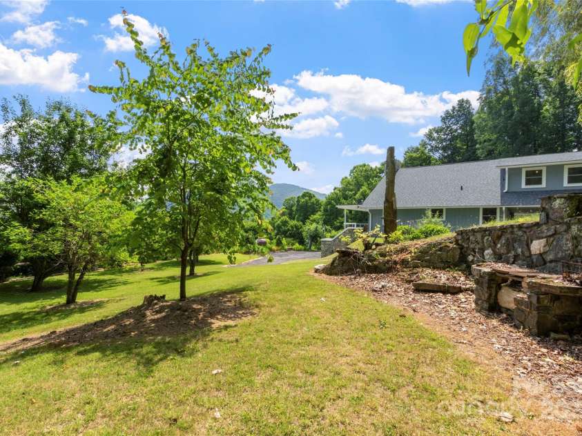 891 Moonshine Mountain Road, Burnsville, NC 28714.  MLS# CAR4261135, YatesRealty ID 15302. 