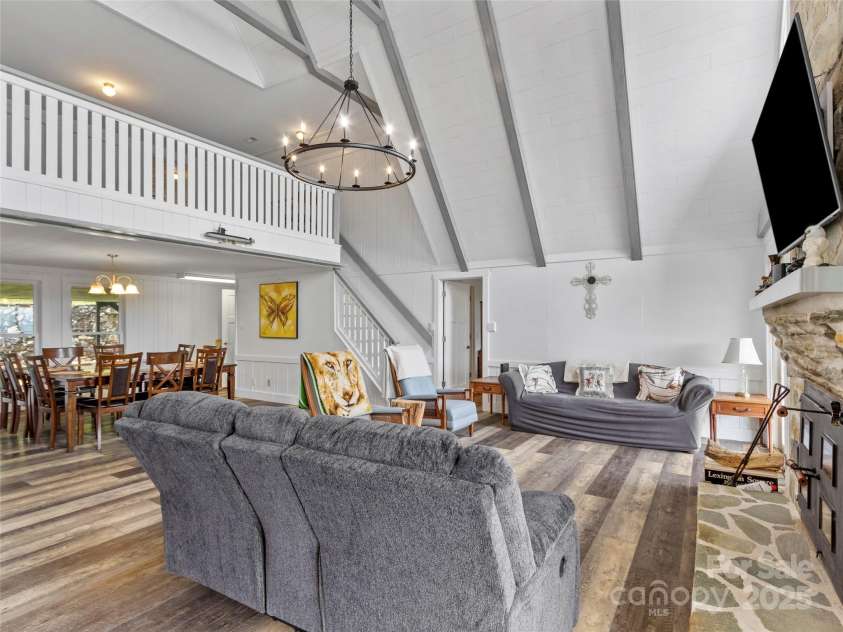 891 Moonshine Mountain Road, Burnsville, NC 28714.  MLS# CAR4261135, YatesRealty ID 15302. 