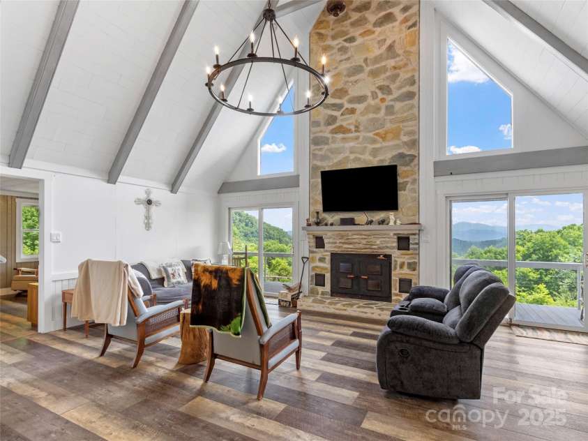 891 Moonshine Mountain Road, Burnsville, NC 28714.  MLS# CAR4261135, YatesRealty ID 15302. 