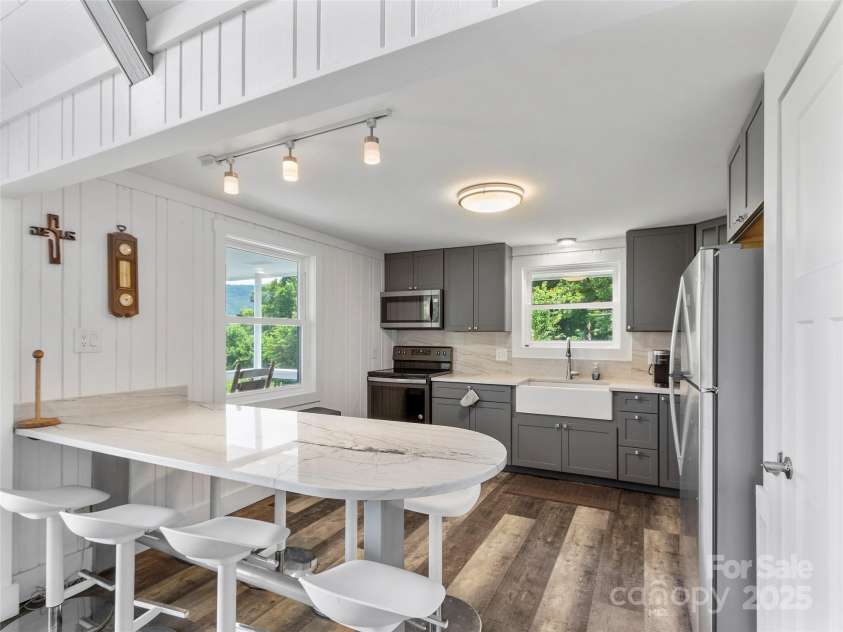 891 Moonshine Mountain Road, Burnsville, NC 28714.  MLS# CAR4261135, YatesRealty ID 15302. 