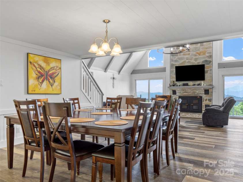 891 Moonshine Mountain Road, Burnsville, NC 28714.  MLS# CAR4261135, YatesRealty ID 15302. 