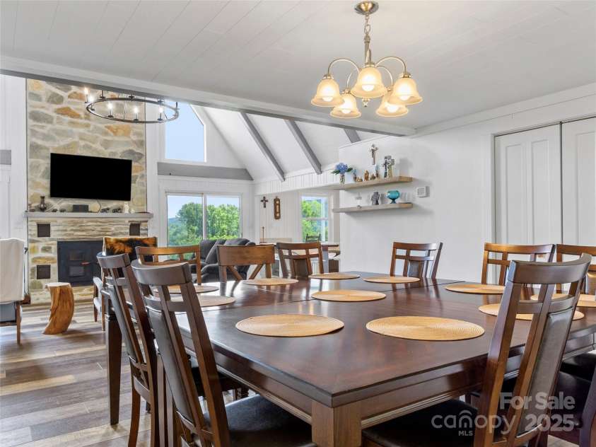 891 Moonshine Mountain Road, Burnsville, NC 28714.  MLS# CAR4261135, YatesRealty ID 15302. 