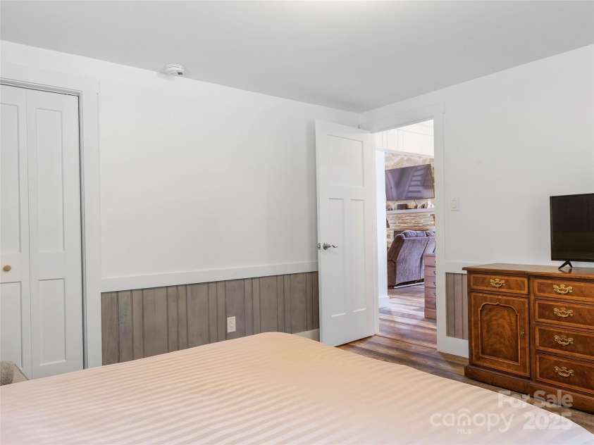 891 Moonshine Mountain Road, Burnsville, NC 28714.  MLS# CAR4261135, YatesRealty ID 15302. 