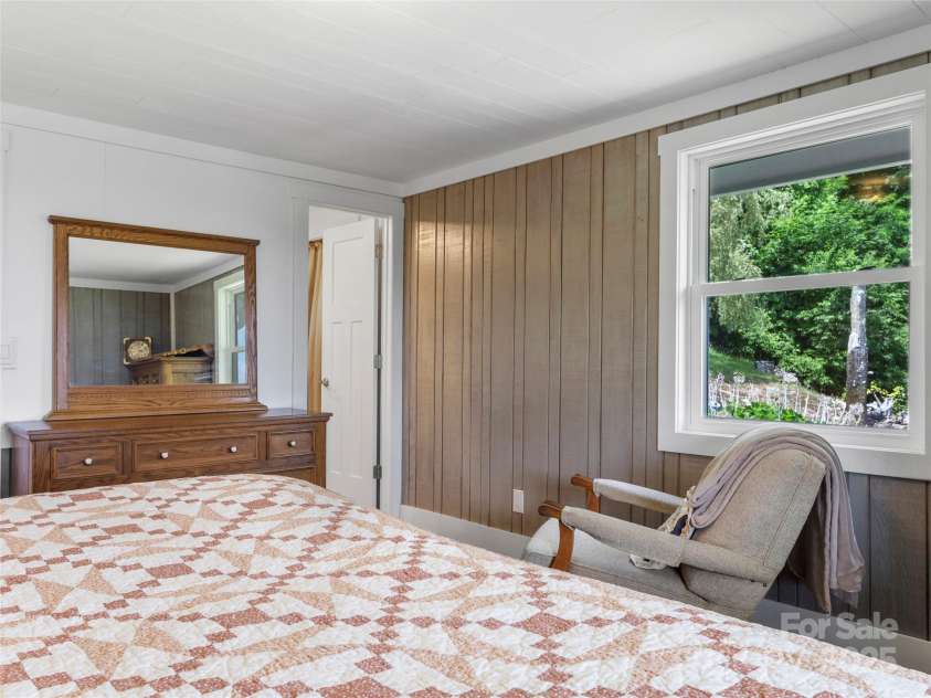 891 Moonshine Mountain Road, Burnsville, NC 28714.  MLS# CAR4261135, YatesRealty ID 15302. 