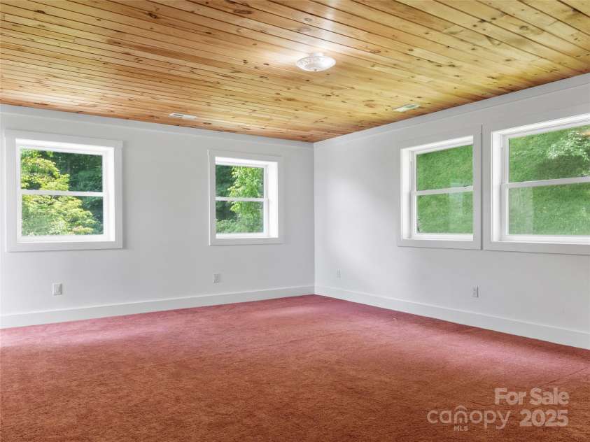 891 Moonshine Mountain Road, Burnsville, NC 28714.  MLS# CAR4261135, YatesRealty ID 15302. 