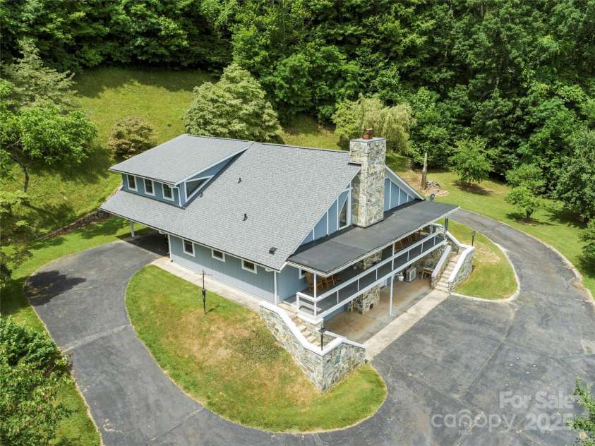 891 Moonshine Mountain Road, Burnsville, NC 28714.  MLS# CAR4261135, YatesRealty ID 15302. 