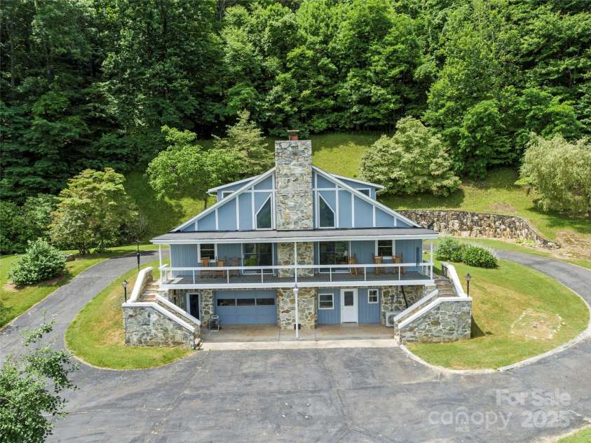 891 Moonshine Mountain Road, Burnsville, NC 28714.  MLS# CAR4261135, YatesRealty ID 15302. 