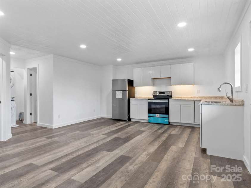 891 Moonshine Mountain Road, Burnsville, NC 28714.  MLS# CAR4261135, YatesRealty ID 15302. 
