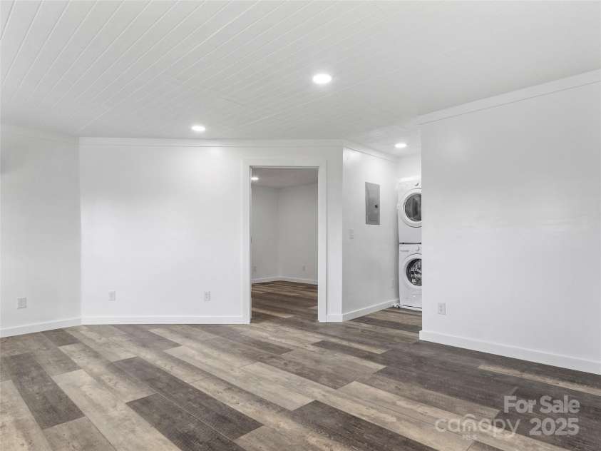 891 Moonshine Mountain Road, Burnsville, NC 28714.  MLS# CAR4261135, YatesRealty ID 15302. 