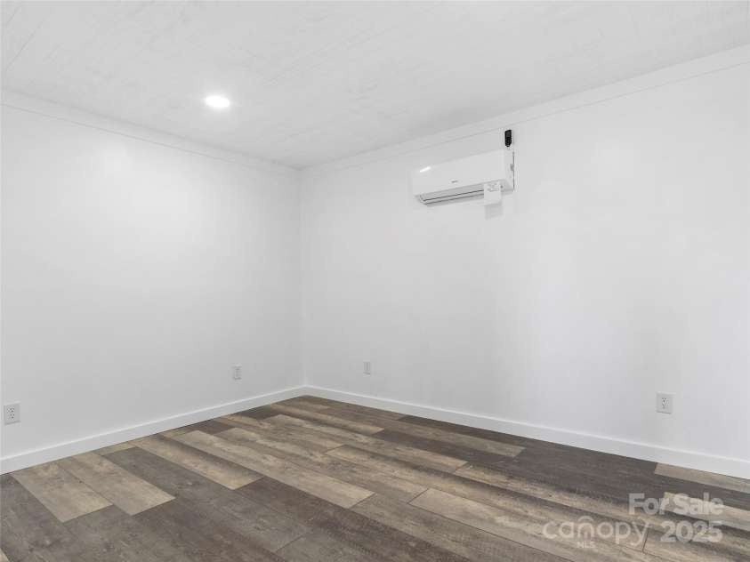 891 Moonshine Mountain Road, Burnsville, NC 28714.  MLS# CAR4261135, YatesRealty ID 15302. 