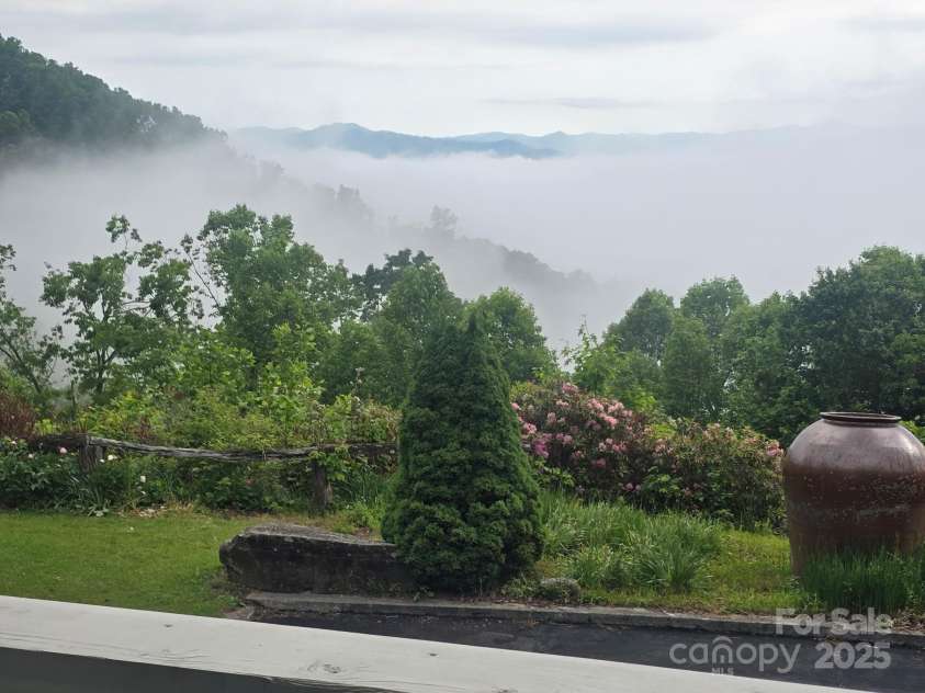 891 Moonshine Mountain Road, Burnsville, NC 28714.  MLS# CAR4261135, YatesRealty ID 15302. 