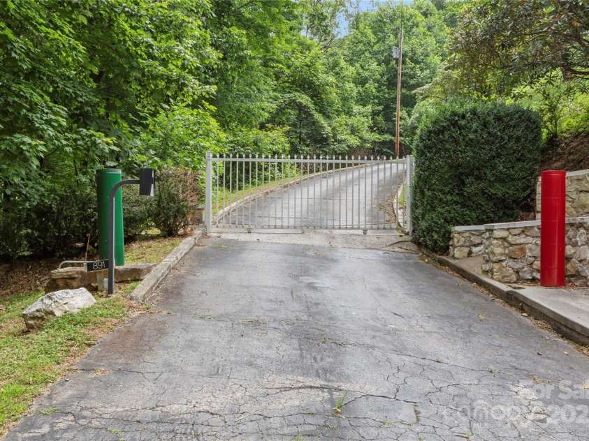 891 Moonshine Mountain Road, Burnsville, NC 28714.  MLS# CAR4261135, YatesRealty ID 15302. Gated Entry