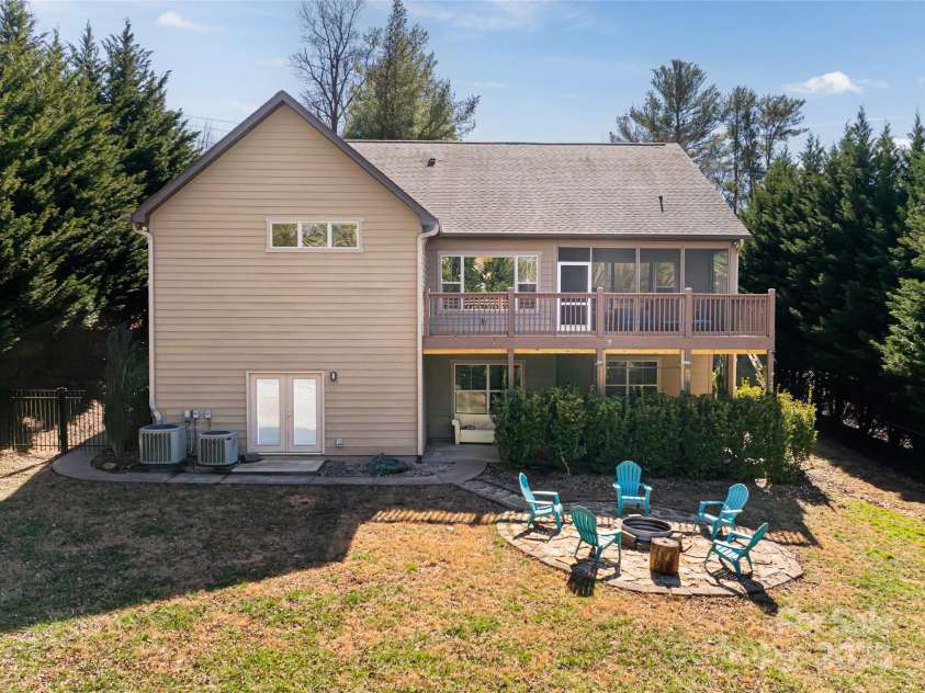 31 White Pine Drive, Asheville, NC 28805.  MLS# CAR4227367, YatesRealty ID 15303. Back exterior