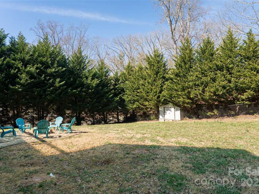 31 White Pine Drive, Asheville, NC 28805.  MLS# CAR4227367, YatesRealty ID 15303. Backyard