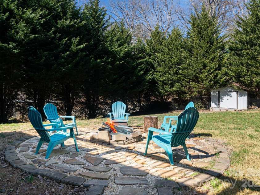 31 White Pine Drive, Asheville, NC 28805.  MLS# CAR4227367, YatesRealty ID 15303. Firepit