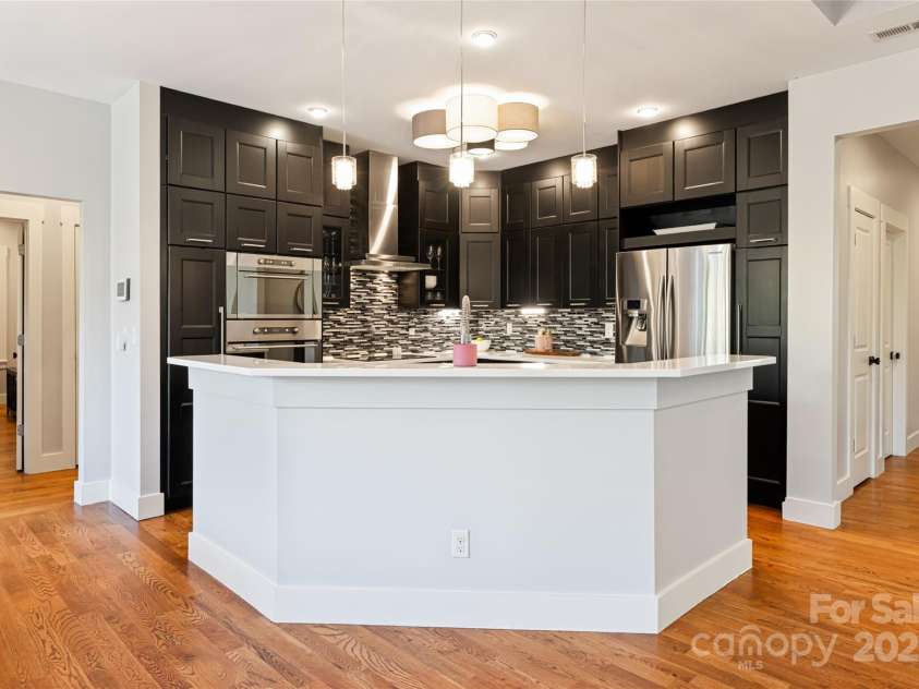 31 White Pine Drive, Asheville, NC 28805.  MLS# CAR4227367, YatesRealty ID 15303. Kitchen