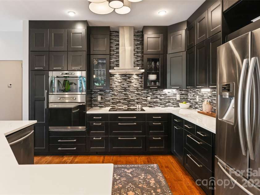 31 White Pine Drive, Asheville, NC 28805.  MLS# CAR4227367, YatesRealty ID 15303. Kitchen