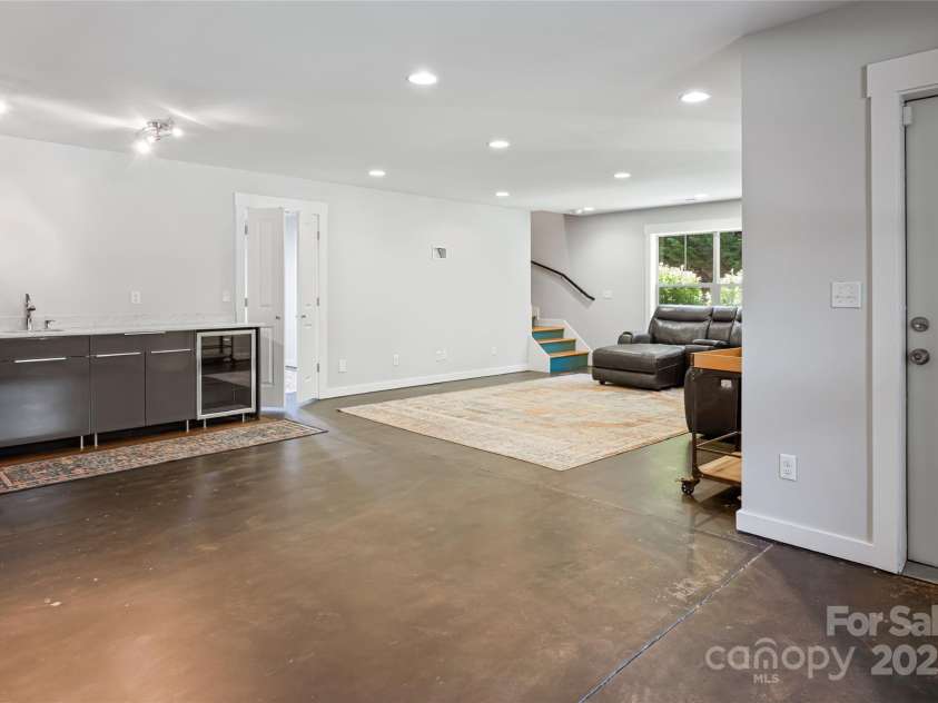31 White Pine Drive, Asheville, NC 28805.  MLS# CAR4227367, YatesRealty ID 15303. Lower level