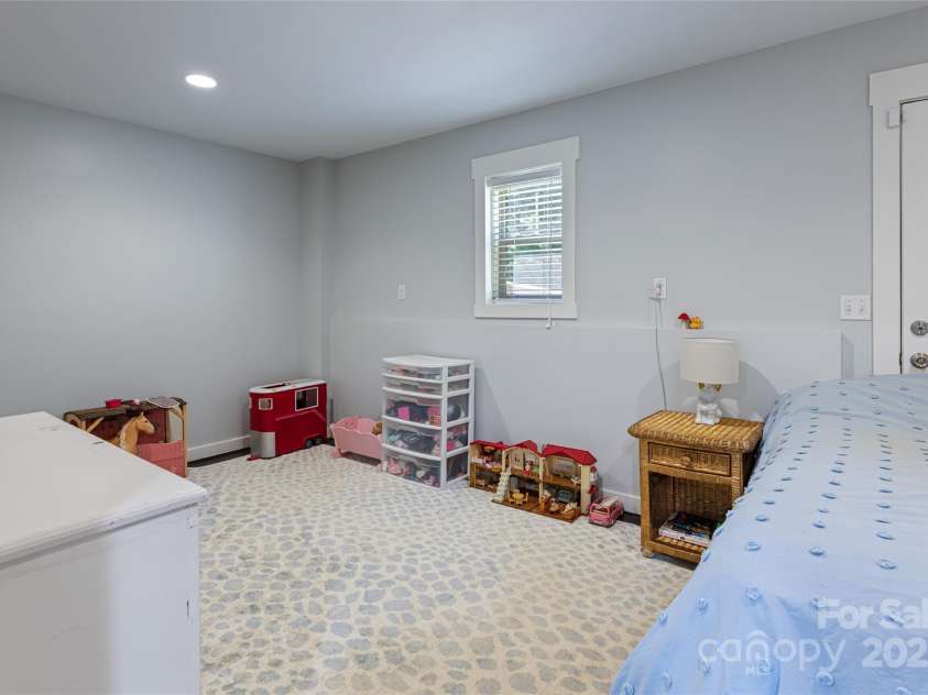 31 White Pine Drive, Asheville, NC 28805.  MLS# CAR4227367, YatesRealty ID 15303. Lower level bedroom